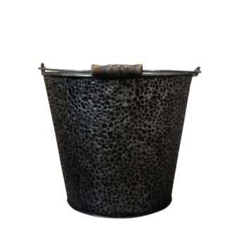 Bucket Jannik lead D26 H24